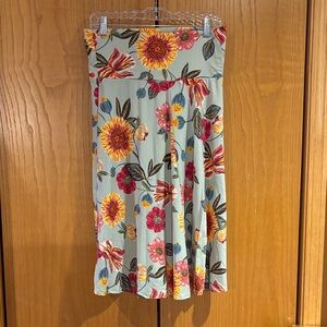 Lock & Love Flower Print Midi Skirt
Size M